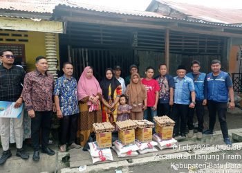 Kadis Sosial dan PPA Serahkan Bantuan kepada Korban Kebakaran