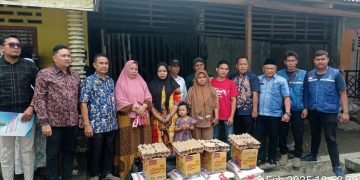 Kadis Sosial dan PPA Serahkan Bantuan kepada Korban Kebakaran