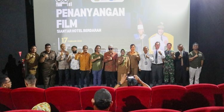Wali Kota menyaksikan Gala Premiere (Penayangan Perdana) Film Siantar Hotel Berdarah, di Cinepolis Kota Pematangsiantar