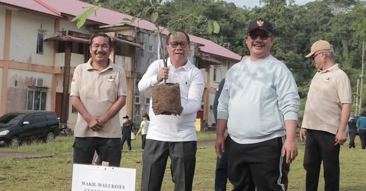 Walikota Gunungsitoli Komandoi Godong-Royong Serentak