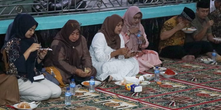Wakil Wali Kota Herlina Tegaskan agar Perumda Tirtauli Memberi Bantuan secara Merata