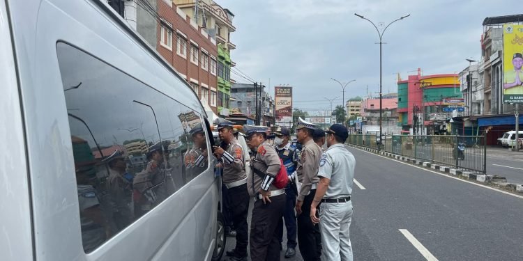 Polisi Gelar Operasi Penindakan Terhadap Angkutan Plat Hitam di Sumut