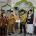 Wali Kota Pematangsiantar Wesly Silalahi SH MKn dan Wakil Wali Kota Herlina Serahkan Bantuan Dana Hibah Sebesar Rp. 20 juta ke Masjid Al-Hanif