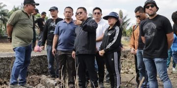 Wesly Silalahi bersama Ketua TP PKK Kota Pematangsiantar Liswati Sinaga Kembali Tinjau Pembenahan Stadion Sang Naualuh