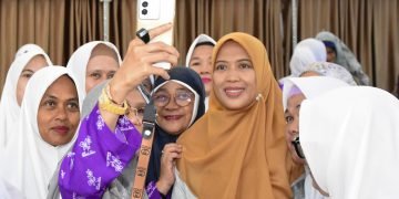 Herlina bersama PD Wanita Islam Kota Pematangsiantar Menunaikan Sholat Tasbih di Masjid Raya