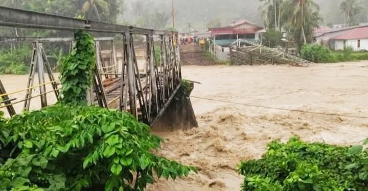 Jembatan Noyo Nias Barat Ambruk, Akses Penghubung Kabupaten dan Kota Lumpuh Total