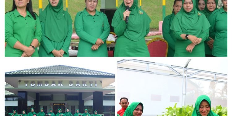 Ketua Persit Cabang XVIII Brigif 7 PD I/BB melaksanakan Olahraga bersama Persit KCK Ranting 3 Yonif 122 di Mako Yonif 122/TS