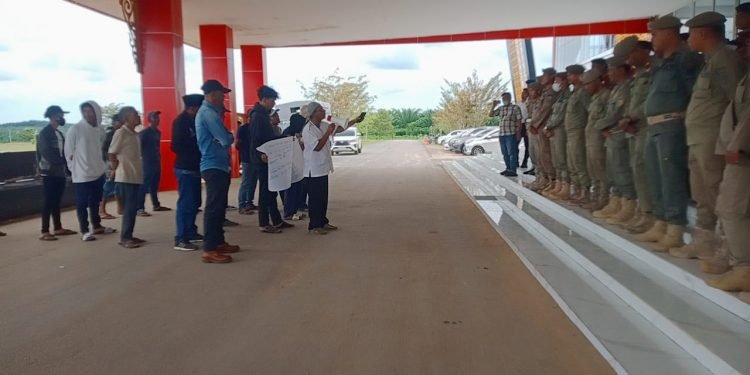 GPPIB Kabupaten Batu Bara, Sampaikan Orasi di Depan Kantor Bupati Batu Bara