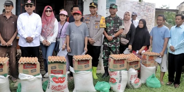 Korban Banjir Serbelawan Dapat Bantuan Bupati Simalungun
