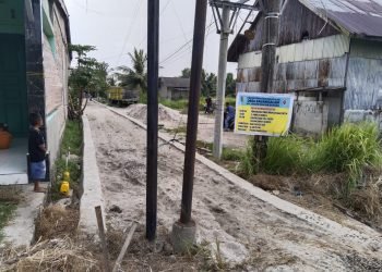 Anggota DPRD Batu Bara dari PKB Khairul Aswad Minta PT Telkom Segera Pindahkan Tiang dari Bahu Jalan