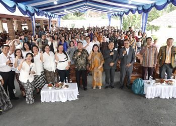 Wesly Silalahi dan Ketua TP PKK Ny Liswati Wesly Silalahi Ikuti Ibadah Perayaan Paskah bersama ASN Pemko Pematangsiantar