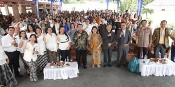 Wesly Silalahi dan Ketua TP PKK Ny Liswati Wesly Silalahi Ikuti Ibadah Perayaan Paskah bersama ASN Pemko Pematangsiantar