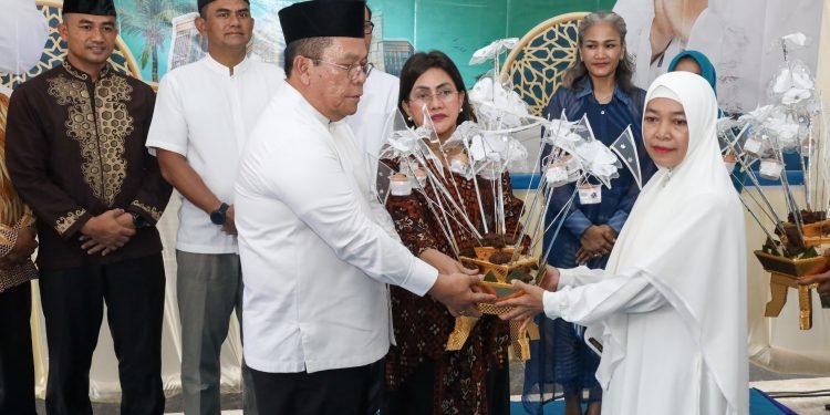 Wali Kota Pematangsiantar Wesly Silalahi SH MKn Menepung-tawari Jamaah Calon Haji/Hajjah Kota Pematangsiantar Tahun 1446 H/2025 M