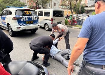 Dirlantas Sumut Lakukan Aksi Heroik, Tolong Korban Kecelakaan 