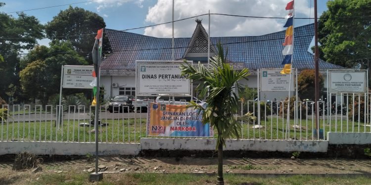 Kadis Pertanian Simalungun Sakban Saragih Melarikan Diri Saat Hendak Dikonfirmasi Soal DAK 5 Miliar TA 2024