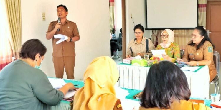 Pimpin Rakor Posyandu, Ketua TP PKK Simalungun Ajak Tim Bekerja Sama Bina Masyarakat di Bidang Kesehatan