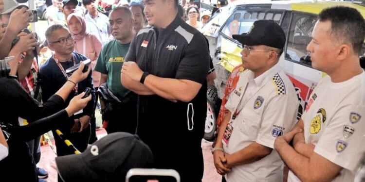Bupati Simalungun Dampingi Menpora Tinjau Paddock Kejuaraan Internasional FIA APRC 2025
