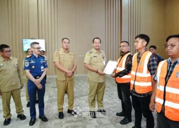 Tingkatkan Kualitas SDM, Bupati Batu Bara Serahkan 60 Sertifikat Kompetensi K3