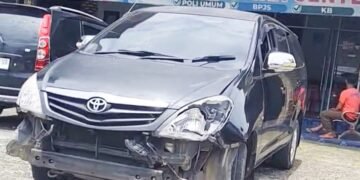 Hebat! Mobil Dinas Kalak BPBD Gunungsitoli Adiman Harefa “Tanduk” Bapak dan Anak