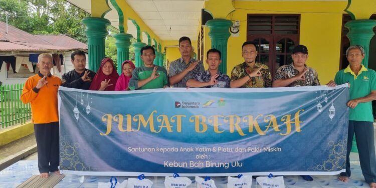 Gelar Jumat Berkah, Kebun Bah Birung Ulu PTPN IV Regional II Salurkan Bantuan untuk Warga