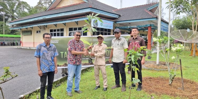 PTPN IV Kebun Bah Birung Ulu Dukung Program Gerakan Menanam Pohon