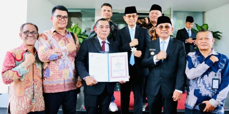 Tuan Rondahaim Saragih Garingging Dianugerahi Gelar Pahlawan Nasional oleh Presiden RI
