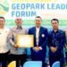 Bupati Simalungun Teken Deklarasi Komitmen Dukung Pengembangan Geopark dan Menerima Piagam Apresiasi Toba Caldera Unesco Global Geopark