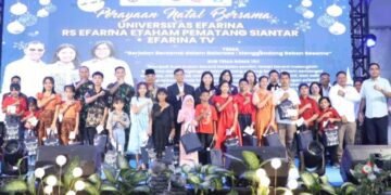 Bupati Simalungun Hadiri Perayaan Natal Bersama Universitas Efarina: Berjalan Bersama Dalam Belarasa, Menggendong Beban Sesama