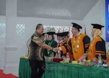 Hadiri Wisuda XXXV UNA, Bupati Baharuddin Tekankan Peningkatan Kualitas Generasi Muda