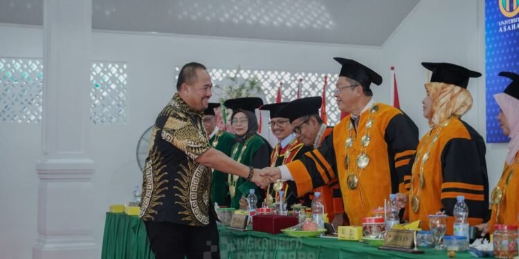 Hadiri Wisuda XXXV UNA, Bupati Baharuddin Tekankan Peningkatan Kualitas Generasi Muda