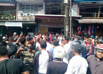 Ratusan Massa Geruduk Rumah Terduga Penghina Masyarakat Nias di Gunungsitoli