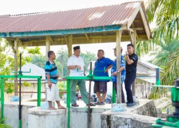 Komitmen Jaga Infrastruktur, Bupati Batu Bara Tinjau Jembatan dan Pintu Air di Desa Air Hitam