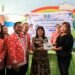 Ketua TP PKK Ny Liswati Serahkan Bantuan Peralatan kepada Pelaku UMKM Kader UP2K di Kelurahan Tomuan