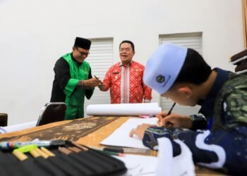 Wali Kota Wesly Kagum Lihat Karya Peserta Khattil Qur’an MTQN Kota Pematangsiantar