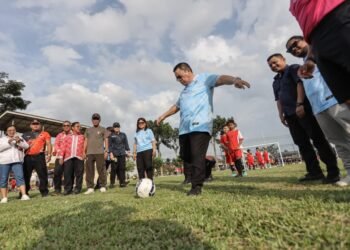Wali Kota Wesly Kick Off Liga Sepak Bola Usia Dini, Diikuti 21 Sekolah