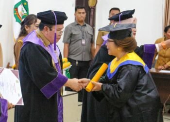 Wali Kota Wesly Wisuda 65 Lansia, Lulusan Sekolah Lansia Mandiri Pematangsiantar