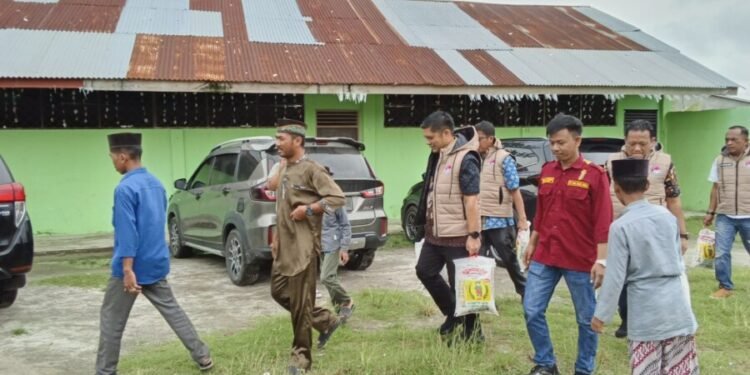 Kasat Narkoba Polres Batu Bara Tebar Jumat Berkah, Anak Yatim di Panti Asuhan Husnul Khotimah Terima Bantuan Sembako