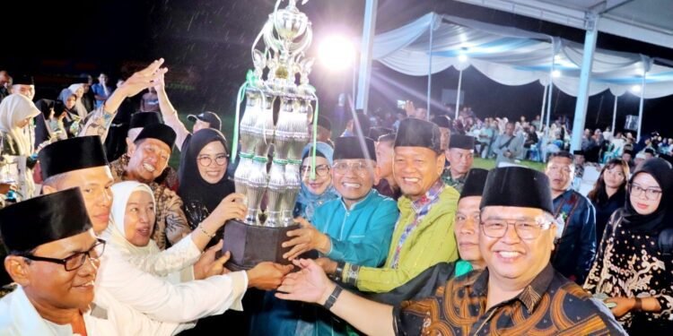 MTQ Ke-52 Tingkat Kabupaten Simalungun Resmi Ditutup, Bupati Berikan Hadiah Umroh Kepada Tiga Pemenang