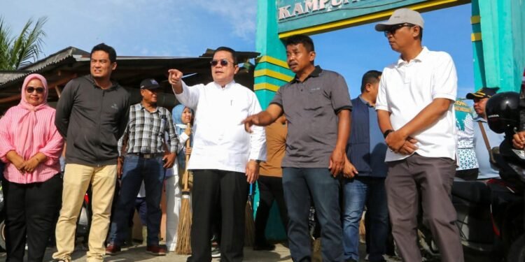 Wali Kota Wesly Galakkan Program Jumat Pagi Bersih Lingkungan (Jumpa Berlian)
