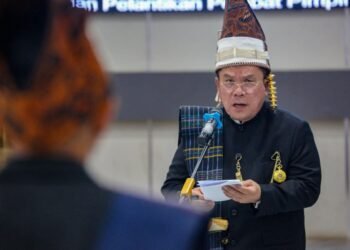 Lantik 7 Pejabat Pimpinan Tinggi Pratama, Wali Kota Wesly Tekankan Disiplin dan Semangat Pengabdian