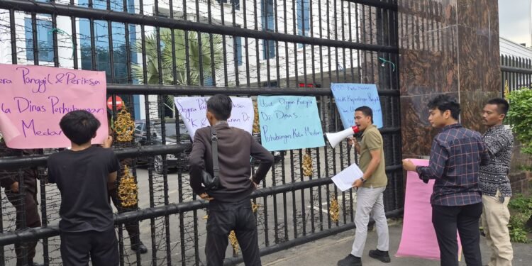 Ada Dugaan Mark Up 100%, Mahasiswa Geruduk Kejati Sumut Desak Pengusutan Mega-Skandal Dishub Medan
