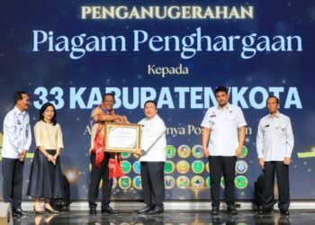 Wali Kota Wesly Terima Penghargaan Pembentukan Posbankum di Pematangsiantar dari Menteri Hukum RI