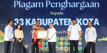 Wali Kota Wesly Terima Penghargaan Pembentukan Posbankum di Pematangsiantar dari Menteri Hukum RI
