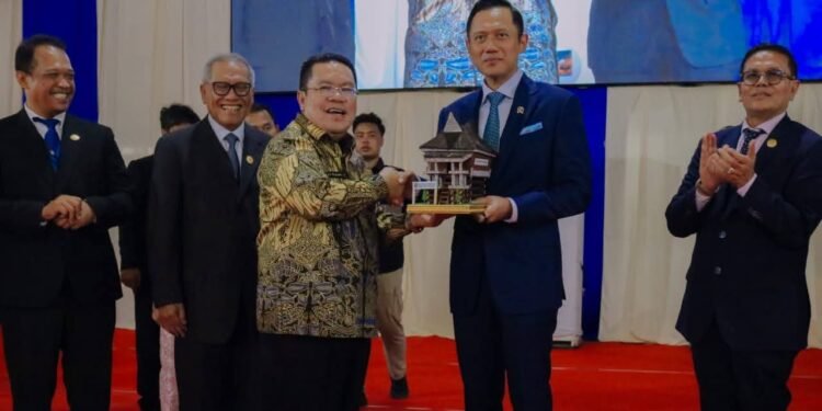 Wali Kota Wesly Bersama Menko Infra Agus Yudhoyono Hadiri Pembukaan Sinode Besar 2026 GPI