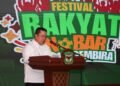 Wali Kota Wesly Pukul Gong Tanda Dibukanya Festival Rakyat dan Nobar Bola Gembira