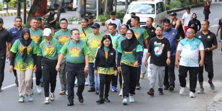 Wali Kota Wesly Jalan Santai dan Senam Sehat di Festival Rakyat Nobar Bola Gembira