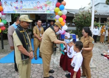 Wali Kota Pematangsiantar Wesly Silalahi membuka Masa Pengenalan Lingkungan Sekolah (MPLS) di UPTD SD Negeri 122332