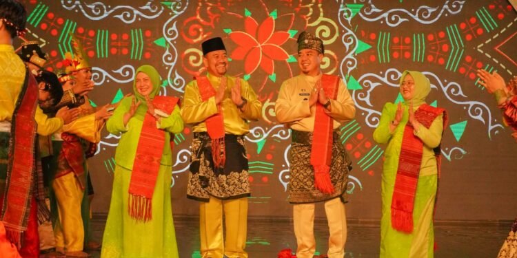Malam Pesona Budaya Batu Bara Dipadati Ribuan Penonton, Bupati Baharuddin Apresiasi Antusias Masyarakat
