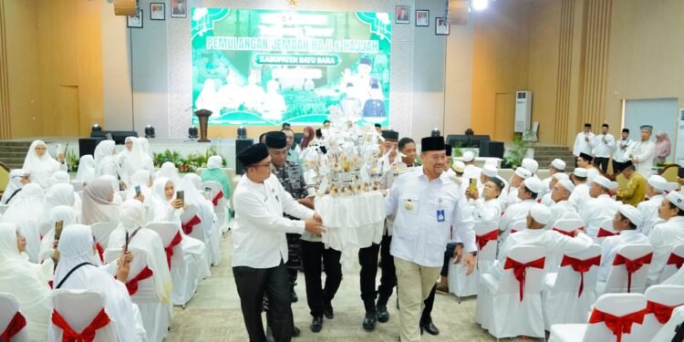 Bupati Baharuddin Pimpin Tepung Tawar Jemaah Haji, Tegaskan Komitmen Tingkatkan Pelayanan Haji di Batu Bara