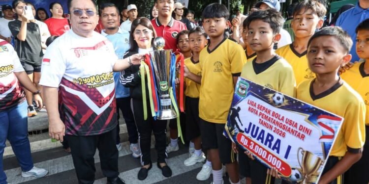 Wali Kota Wesly dan Forkopimda Serahkan Hadiah kepada Pemenang Fun Run dan Pekan Olahraga Merah Putih
